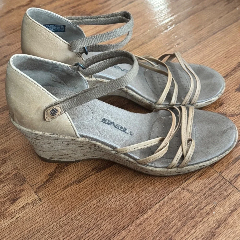Teva Wedge Sandals Boho Chic Festival Tan Cork Ankle Strap Size 7 Travel Comfort